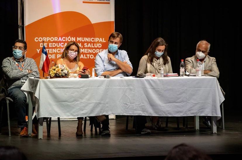 Alcalde de Puente Alto junto a representantes de las comunidades educativas mantuvieron un conversatorio para detectar y prevenir la violencia y el abuso en establecimientos municipales