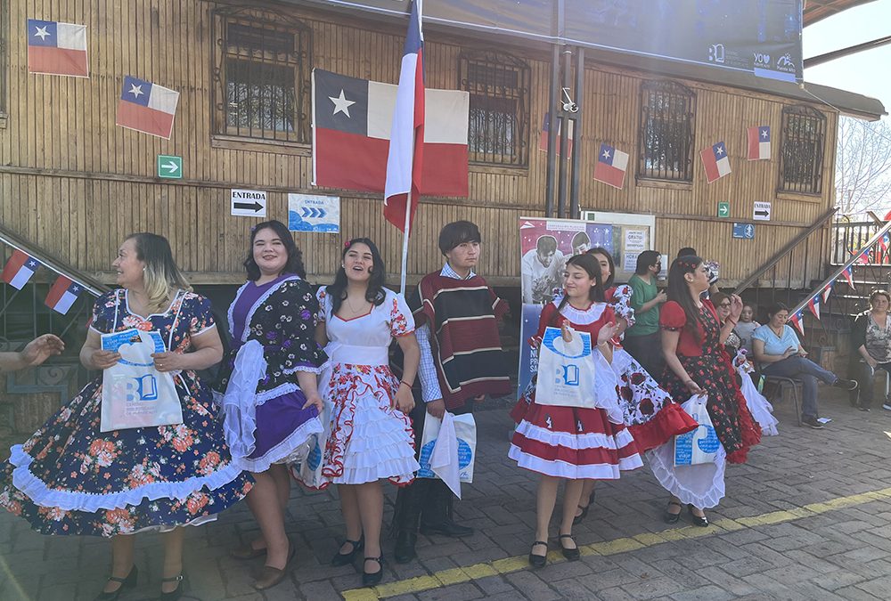 Bibliotren festejó Fiestas Patrias junto a vecinos del sector con entretenidas actividades.