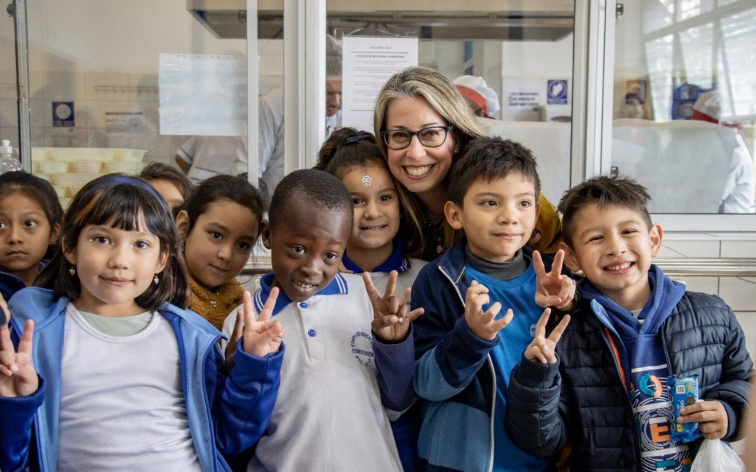 Embajadora de Estados Unidos en Chile visitó establecimiento educacional de la Corporación municipal de Puente Alto