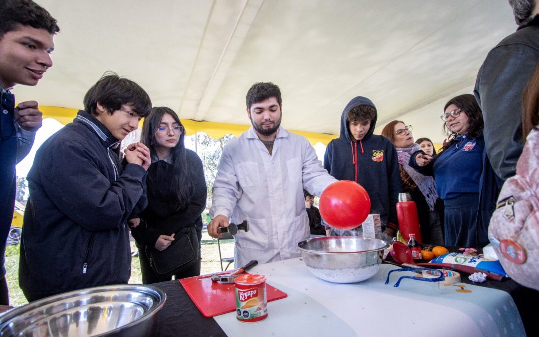 Estudiantes de colegios municipales de Puente Alto disfrutaron del Festival de las Ciencias que se realizó en el Pueblito de Las Vizcachas