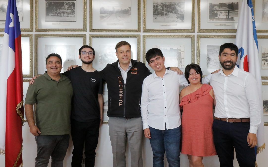 ALCALDE GERMÁN CODINA SE REUNIÓ CON ESTUDIANTES QUE OBTUVIERON PUNTAJES MÁXIMOS EN LA PAES