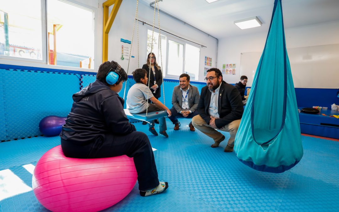 Ministerio de Educación presenta en Puente Alto convocatoria para habilitar salas de la calma en establecimientos municipales