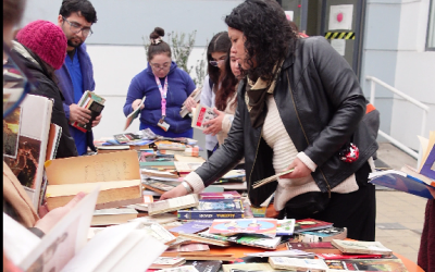 Dándoles una segunda vida: Liberación de libros en el Centro Bibliotecario